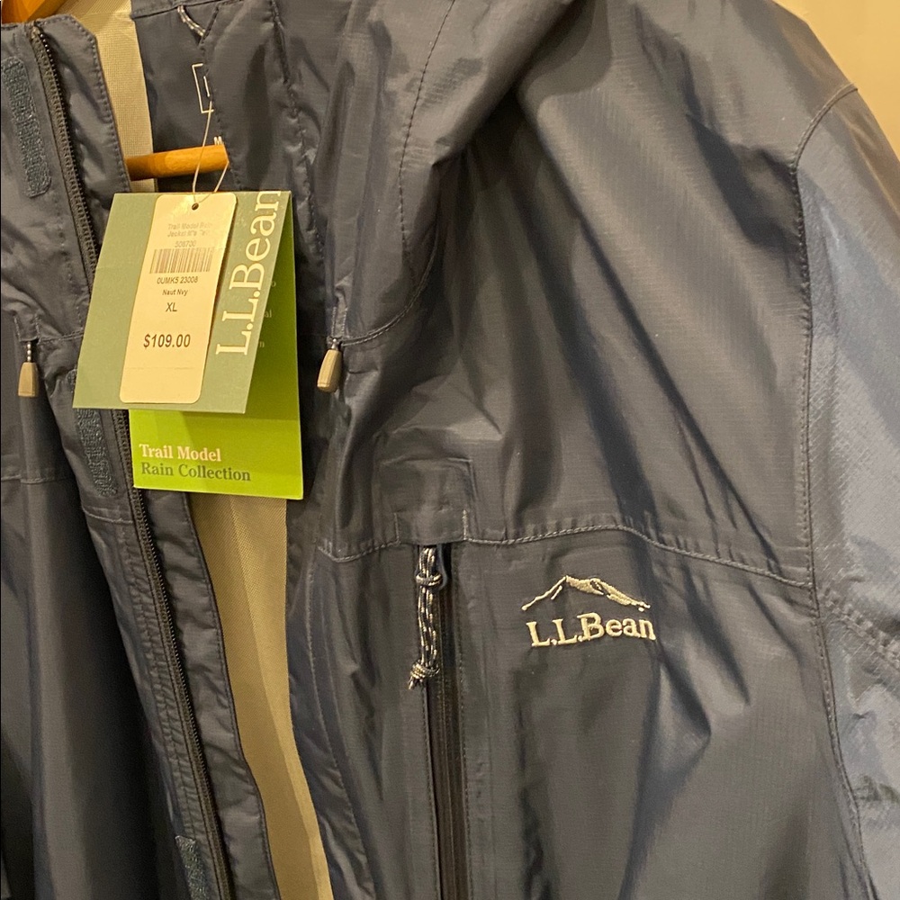 L.L. Bean Men's Navy Raincoat - Picture 4 of 5